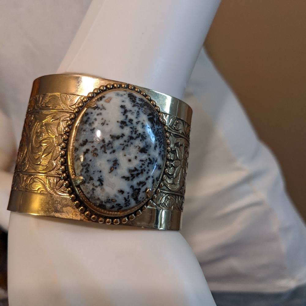 Vintage cuff bracelet w/medalian - Picture 6 of 9